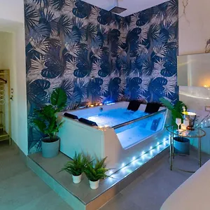 Mazzini Luxury Jacuzzy Affittacamere Aeroporto di Catania Fontana Rossa